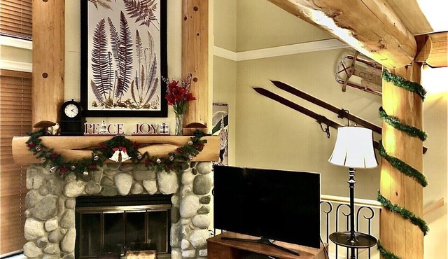 Walking Distance To Ski Lifts And Trails. Free Netflix, IPTV, Crave, Amazon PM