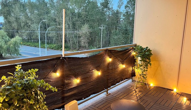 Warm and inviting condo - 5 minutes from local shopping and eateries!