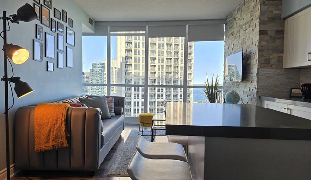 Watch planes takeoff from your balcony! 2+1 BD 2 BA w/pool, hot tub & parking
