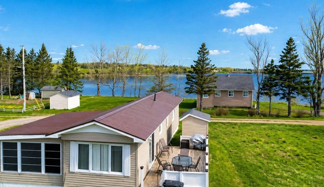 Water-View Family Cottage near Bouctouche Dunes