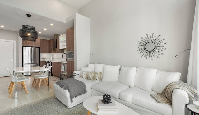 Water View Penthouse Tsawwassen Mills/2bd/bth !