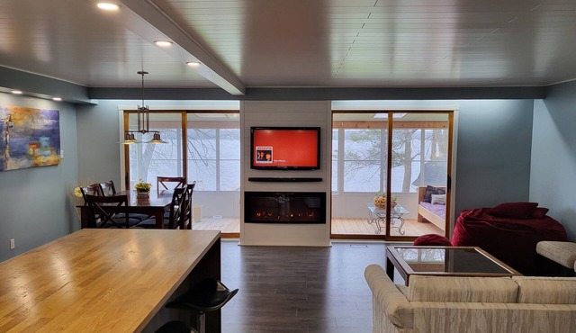 Waterfront 3 bedroom cottage on Lake Scugog