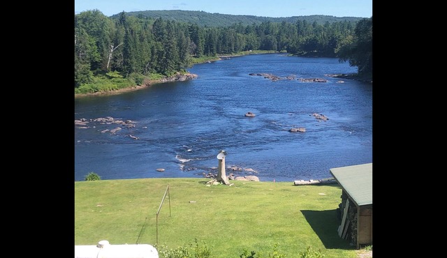 Waterfront 4 Season Cottage/ Madawaska Rvr /Griffith ON/Sleeps 9/2 Bath