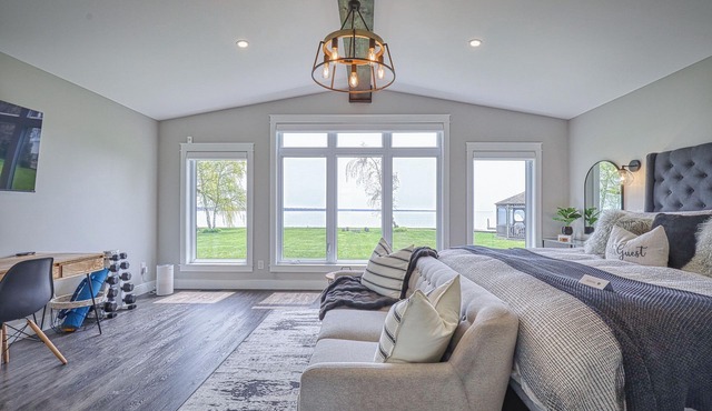 Waterfront Bayside Escape
