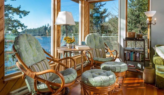 Waterfront~Beach~Panoramic Sea Views~New Kitchen~Lrg Sunny Seaside decks~BBQ