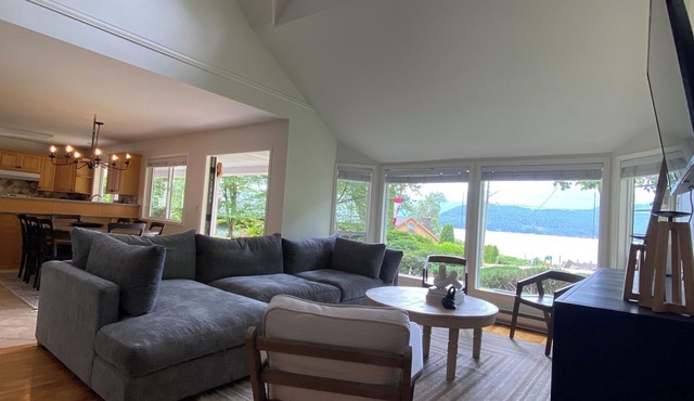 Waterfront Harrison Lake Retreat
