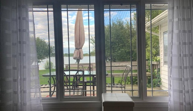Waterfront Cottage on Lake Scugog by Kawartha Lakes, Little Britain