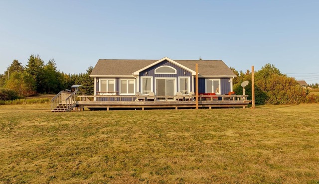 Waterfront Cottage in Stanley Bridge—Bay Views, Sleeps 8, Near Cavendish
