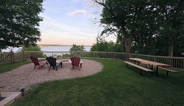 Waterfront Cottage on the Upper Rideau Lake