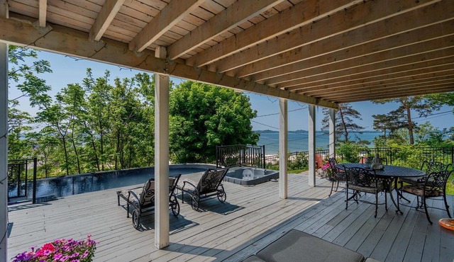 Waterfront Cottage w/Pool! Beach Access