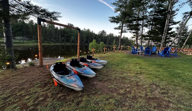 Waterfront - Kayaks - Screened Patio - Bonfire