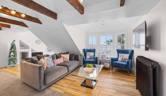 Waterfront Loft KING Penthouse Downtown Ch'town