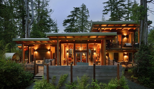 Waterfront Luxury Retreat Hot Tub Sauna