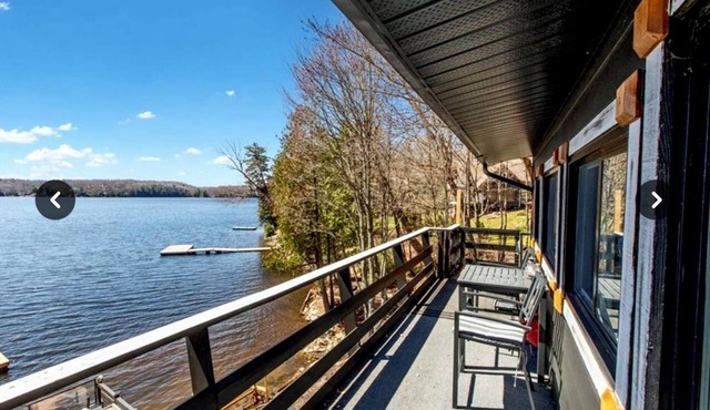 Waterfront Muskoka Cottage. Hot Tub. Water Toys. Pool Table & all Amenities Inc.