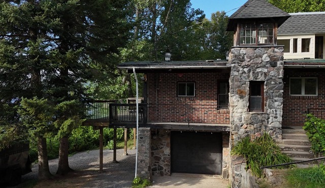 Waterfront Muskoka Escape with Small Beach & Private Dock for Swimming