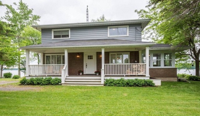Waterfront Newly Renovated: The Glenora House - Jul/Aug - 1 wk minimum stay