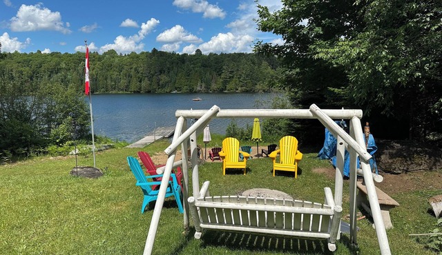 Waterfront Private Hideaway near Bancroft (LLYL’S Place)