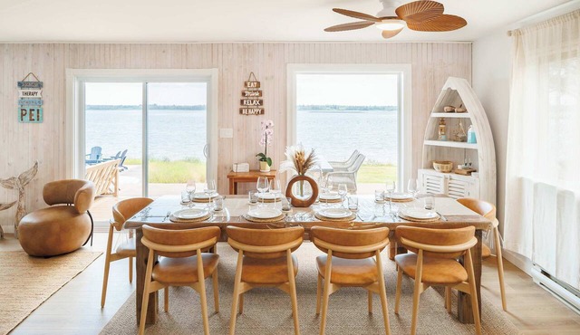 Waterfront renovated Cottage with heated Pool