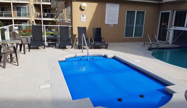 Waterfront Resort Condo Kelowna - Amazing Views! Great Downtown location