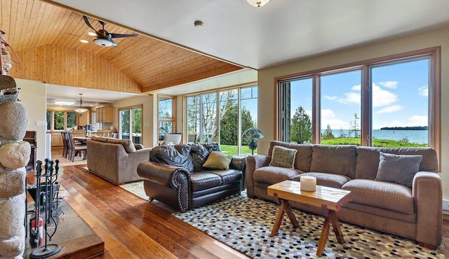 Waterfront retreat w/ sauna & hot tub