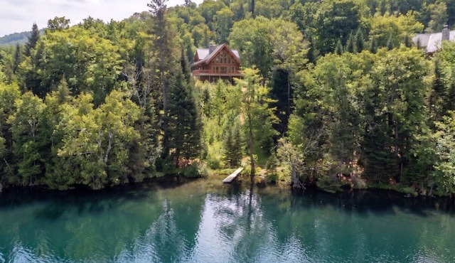 WaterFront Rustic chic Tremblant