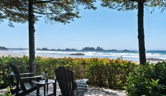 Waves End- Chesterman Beach, hot tub, views!