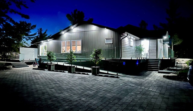 Welcome to HoneyScape - Newly Renovated 5 Bedroom Cottage