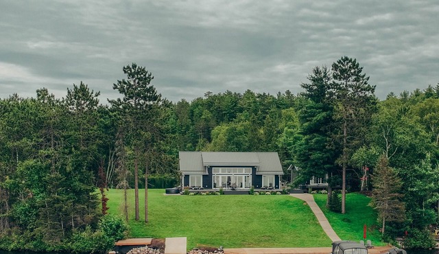 Welcome to La Casa Del Lago - Ultimate Private Lakeside Oasis