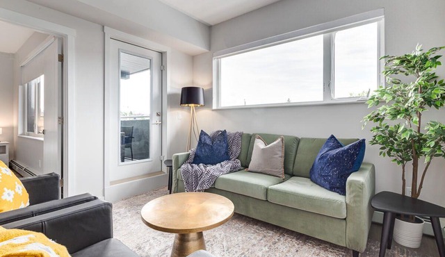 West Facing w/ 2 King Beds, Great For Families in Calgary