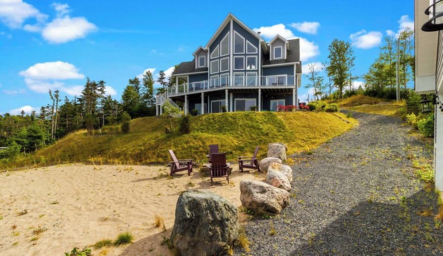 Where unforgettable weekends begin. Gather with family and friends in this spacious waterfront Lake house featuring a hot tub, stunning sunset views, and room for everyone to reconnect and celebrate.