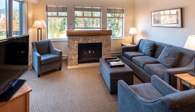 Whiski Jack At Tyndall Stone Lodge- Spacious 2 Bedroom W/Full Kitchen