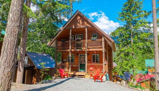 Whisky Jack | 4 Bedroom Cabin w/Outdoor Firepit