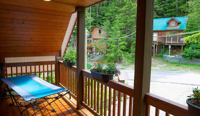 Whisky Jack | 4 Bedroom Cabin w/Outdoor Firepit