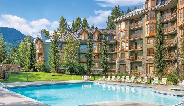 Whistler Cascade Lodge Resort with A Full Kitchen