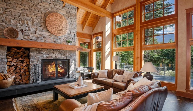 Whistler Post and Beam Luxury Chalet - Close to Village - Long nTerm Rental