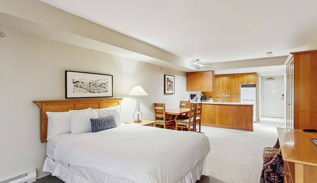 Whistler - Whistler Peak Lodge 410