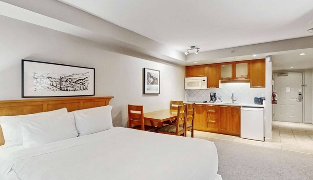 Whistler - Whistler Peak Lodge 521