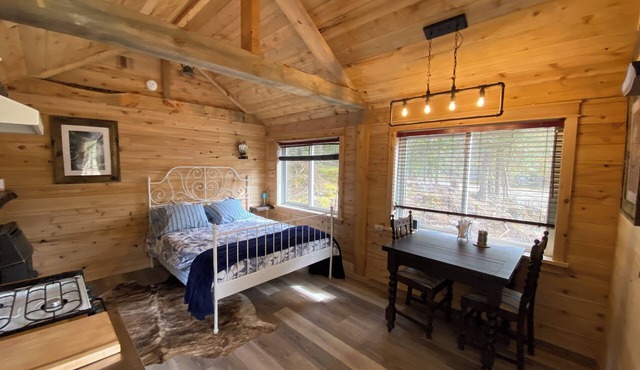 White Pine Acres Cozy couples cabin in lanark private on a large pond & pines