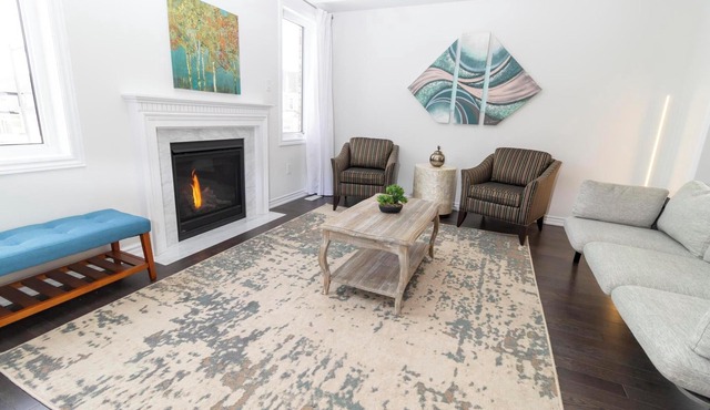 Whole House 3 BR 2.5 WR Close to Downtown & HW 403