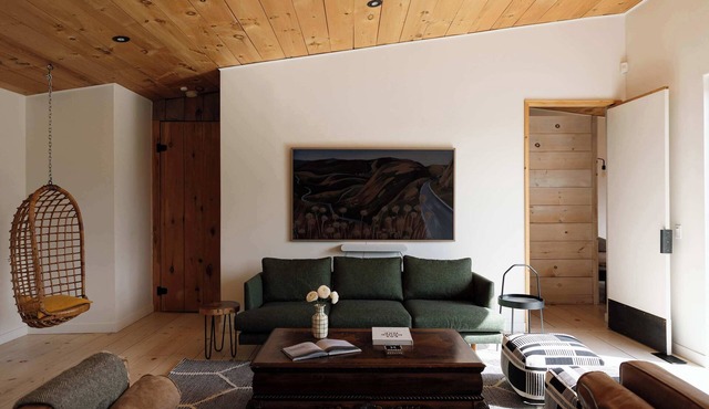 Willow Creek - Modern Sunlit Bungalow