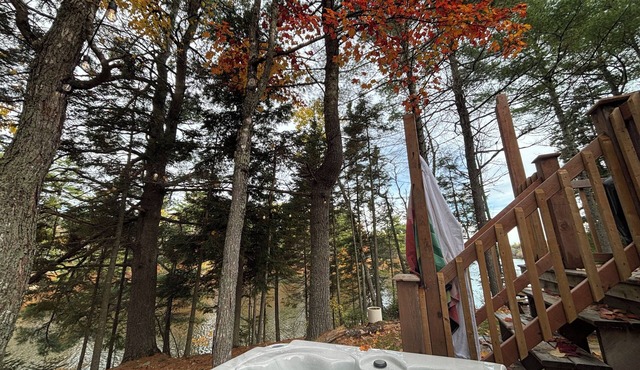 Wooded Nature's Sasquatch River Retreats-Bigfoot Sanctuary