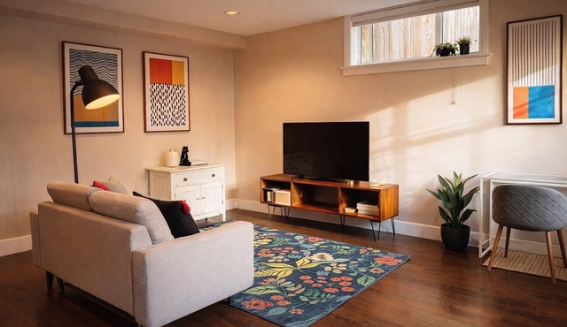 World cup ready | Free parking + steps to transit | 15 min to YVR, UBC, downtown