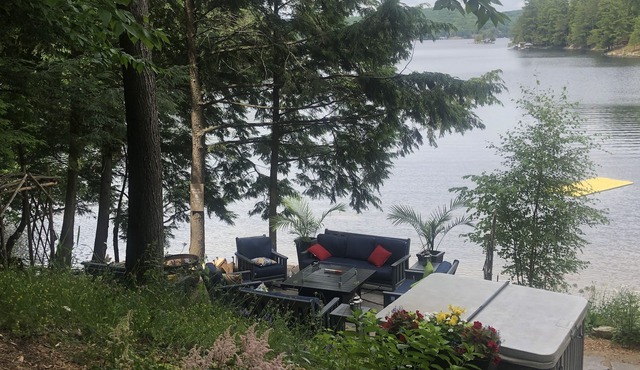 Year round hot tub! So MUCH SNOW! Snowmobile Rentals close by