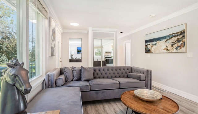 Your Gorgeous Getaway in Milton