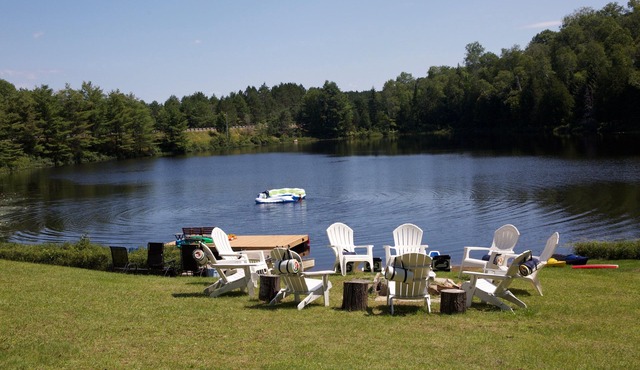 Your Own Private Lake, Pet Friendly, Luxury Family Retreat, up to 10 guests.