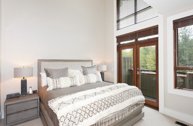 Modern Mountain 4BR Near Village w/ Hot Tub+Garage