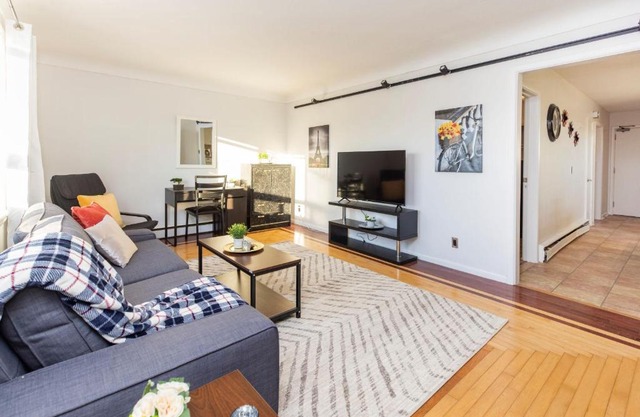 Newly Renovated - Modern 2BR with King Bed - Near Downtown!