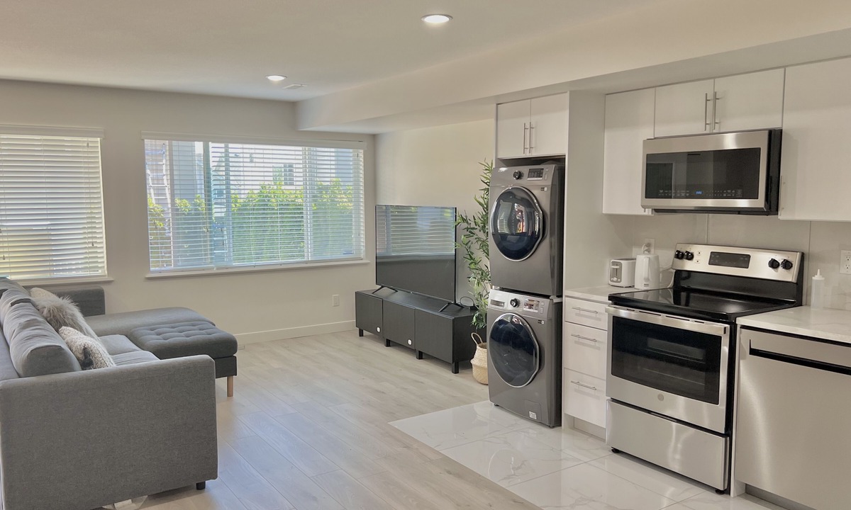 Port Coquitlam House | Newly Renovated Private Entrance Guest Suite - 2 bedroom