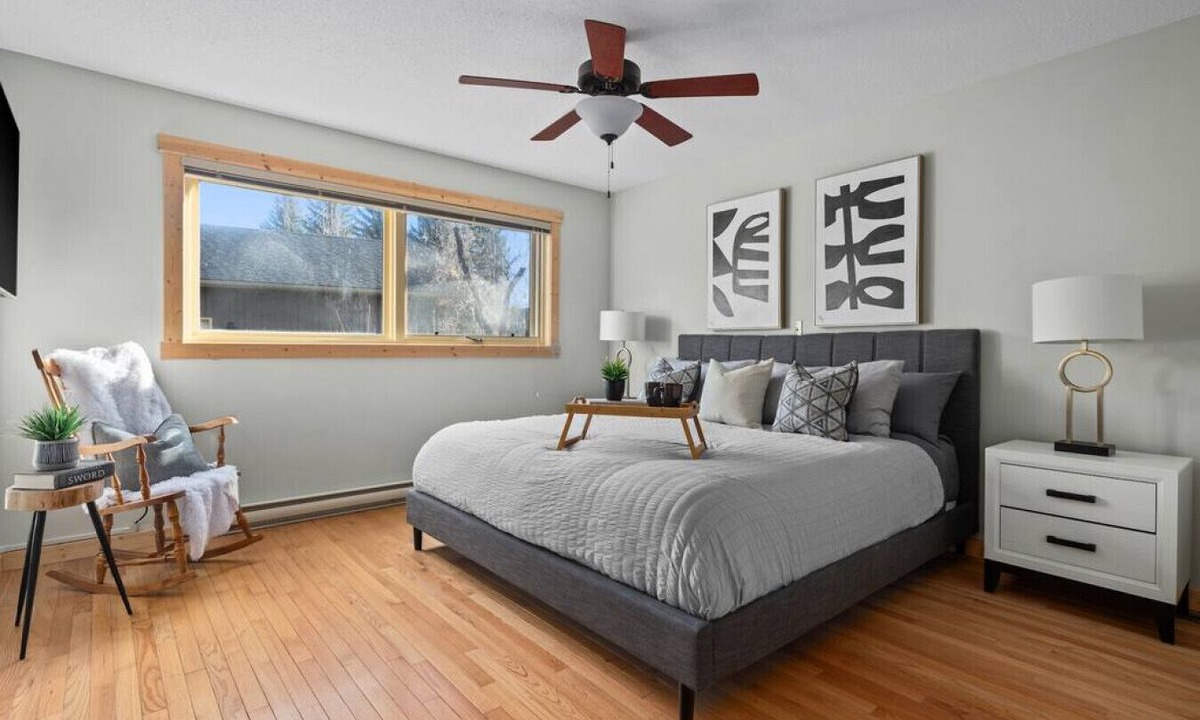 Invermere House | SPACIOUS 3,000 sq2 Luxury Home | PRIVATE Pool & Hot Tub | STEPS to Kinsmen Beach