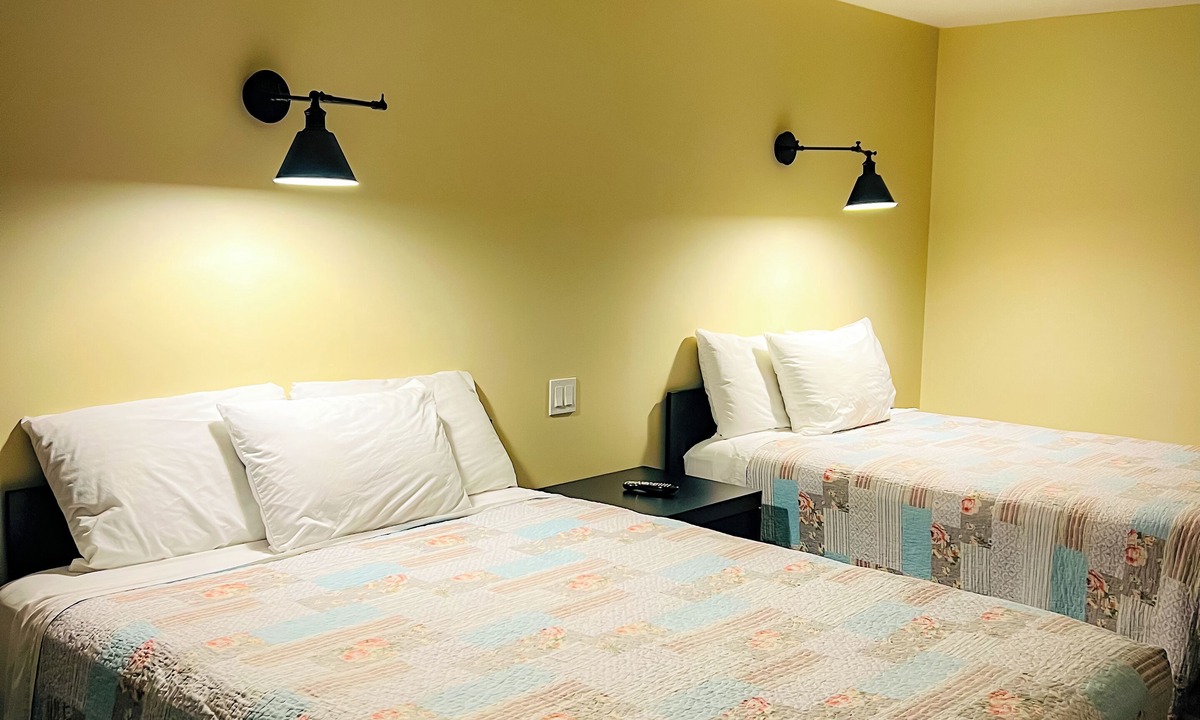 Pictou Hotel | Dolan's Inn & Suites